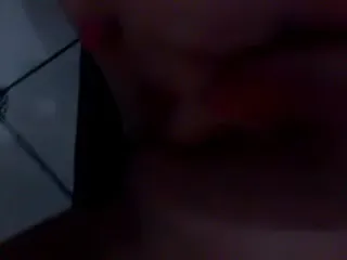 Thumbnail: Exibicionista se exibe para o entregador