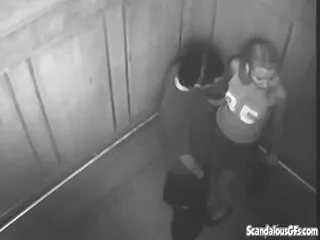 Thumbnail: Flagra real de sexo no elevador