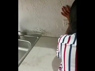 Thumbnail: Fudendo gostoso com a vizinha safada na cozinha quente