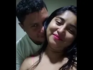 Thumbnail: Marido distraído, esposa safada aproveita com o amante