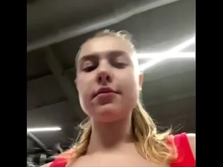 Thumbnail: Treino de safadeza com novinha na academia vazia