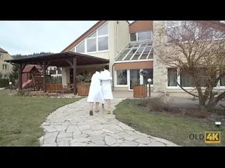 Thumbnail: Mulher madura chupando com vontade o namorado novinho e tesudo