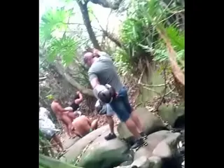 Thumbnail: Pegando a esposa no flagra com o amigo do trabalho na cozinha